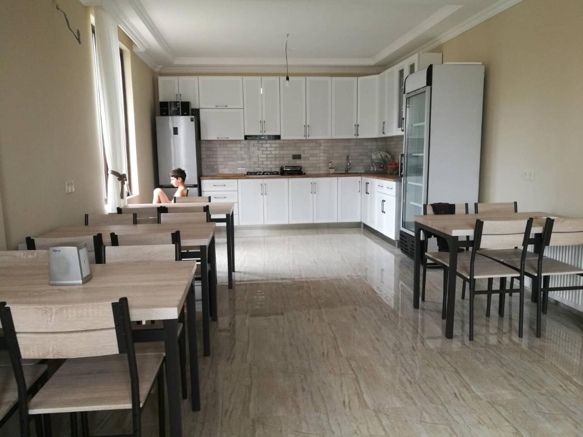 Mate'S Guest House Kobuleti Ngoại thất bức ảnh